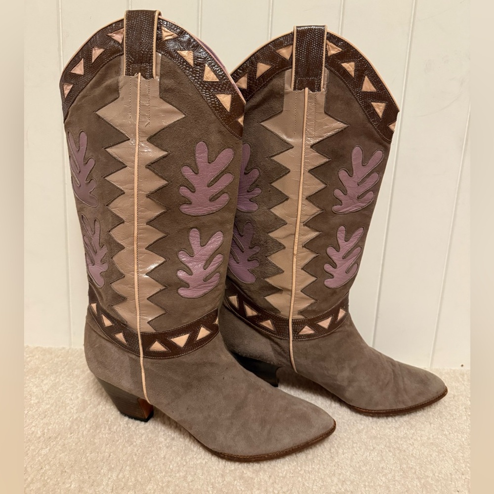 Beverly Feldman brown suede and leather inlaid heeled western cowboy boots sz 8